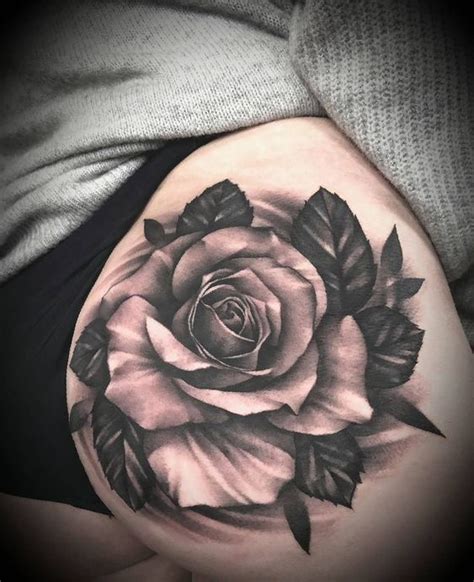 tattoo de flor na bunda|20 tatuagens de flores para se inspirar